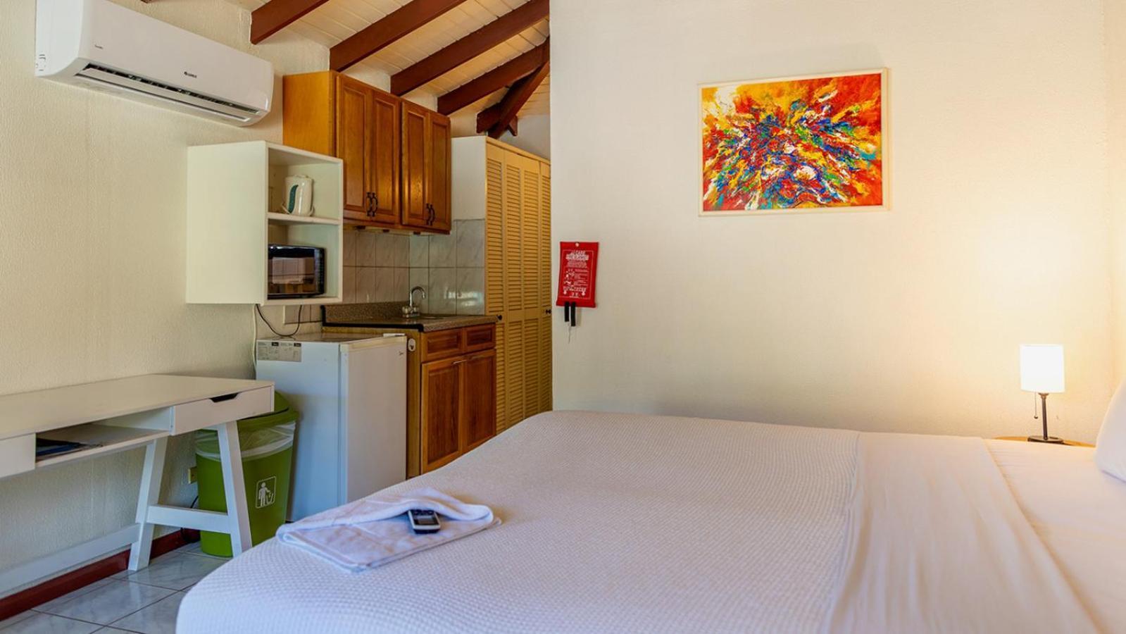 Talk Of The Town Inn & Suites - St Eustatius Oranjestad  Zewnętrze zdjęcie